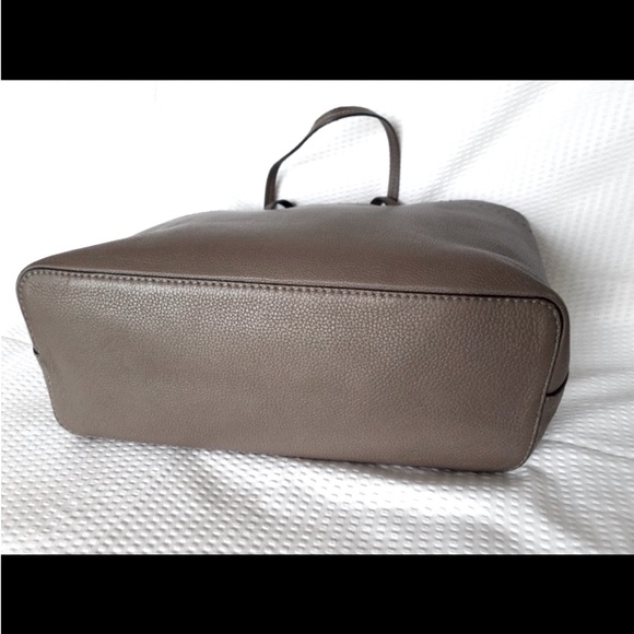 Tory Burch Mcgraw Large Tote In Silver Maple - Picture 9 of 15